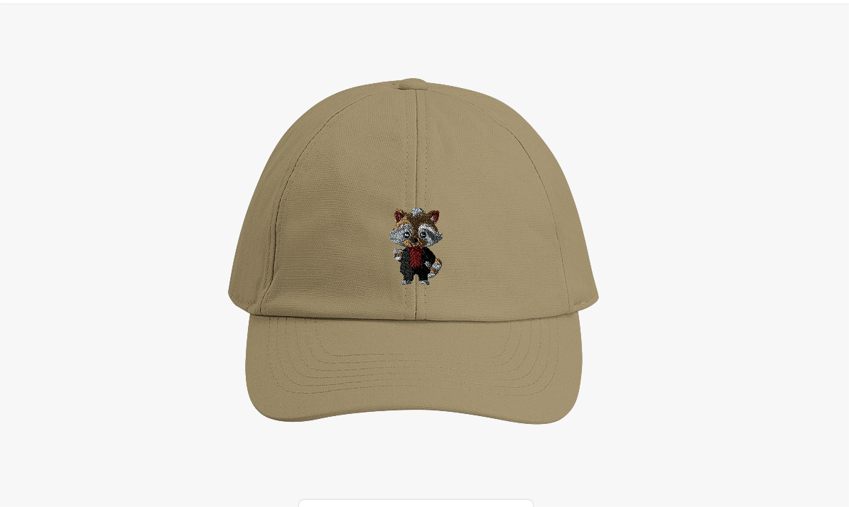 Stilvoller Waschbär im Rollkragen mit Kaffeebecher in der Hand