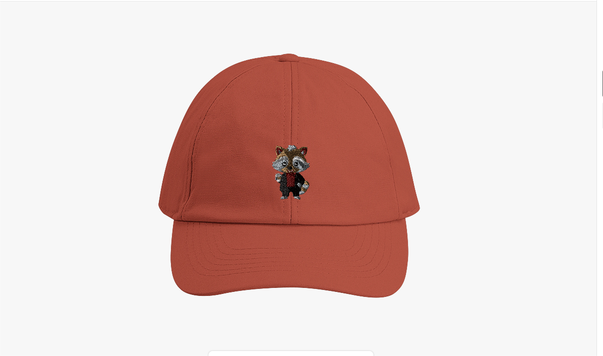 Stilvoller Waschbär im Rollkragen mit Kaffeebecher in der Hand